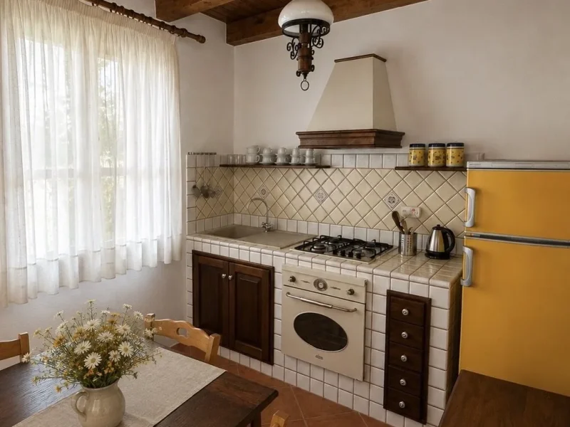 Cucina con soffitto a travi in legno