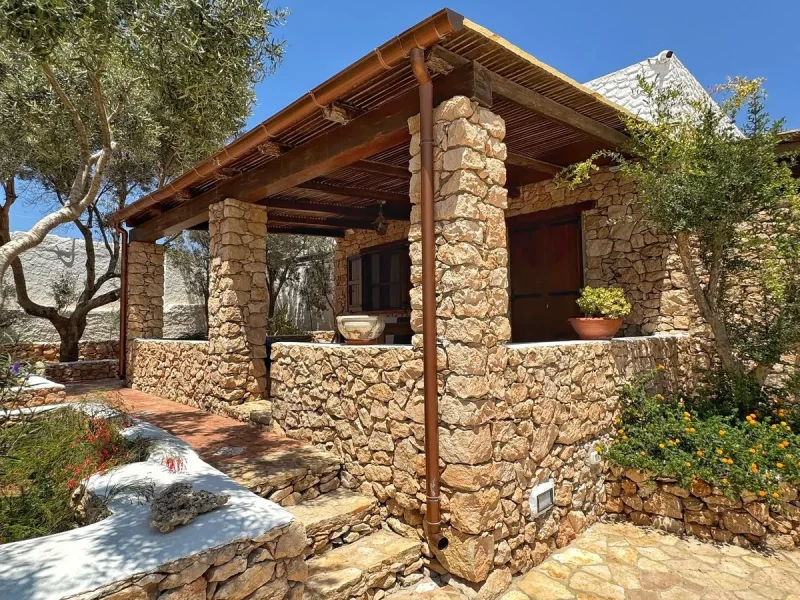 La veranda in pietra di una villetta
