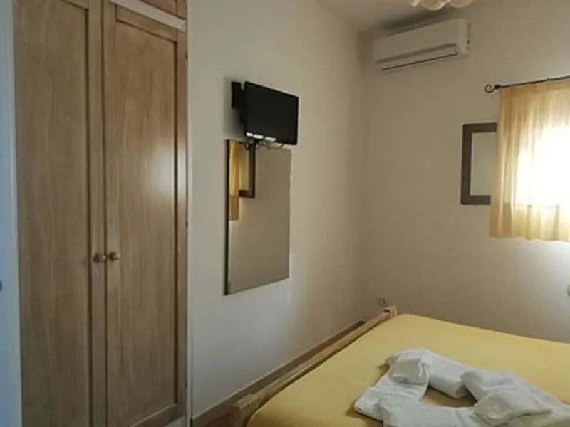 Camera con armadio a muro